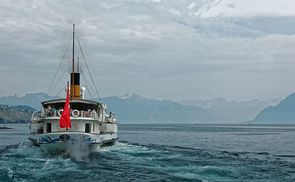 Schiff auf dem See