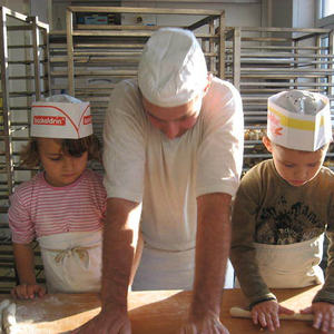 Kindergarten besucht Bäckerei