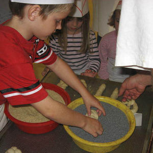 Kindergarten besucht Bäckerei