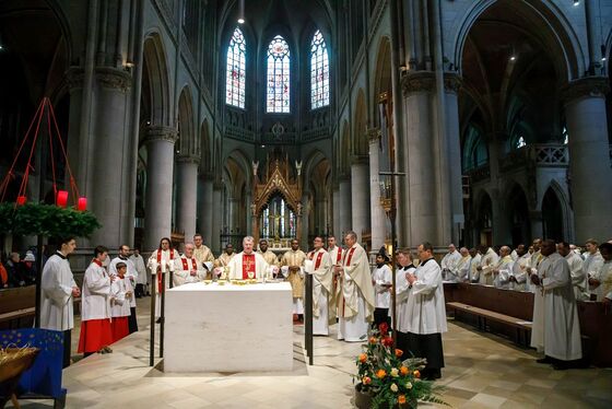 Festgottesdienst zur Diakonenweihe von Jakob Stichlberger, Alex Bukenya Matovu, Nichodemus Chukwunonso Okoye und Valentine Chinedu Okpalanochikwa im Linzer Mariendom