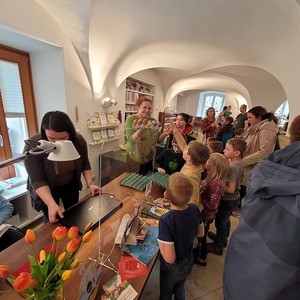 Osterbilderbuchkino in der Bibliothek Bad Zell