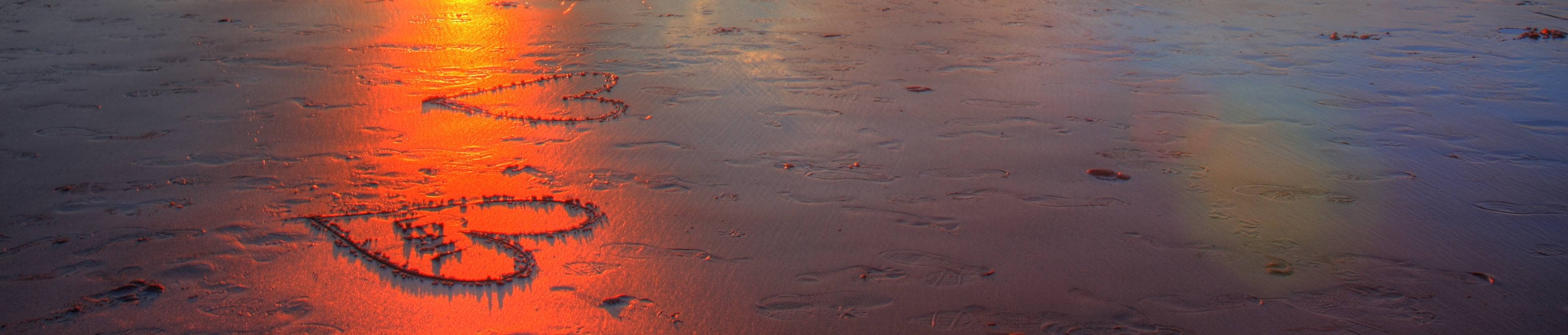 Herzen am Strand