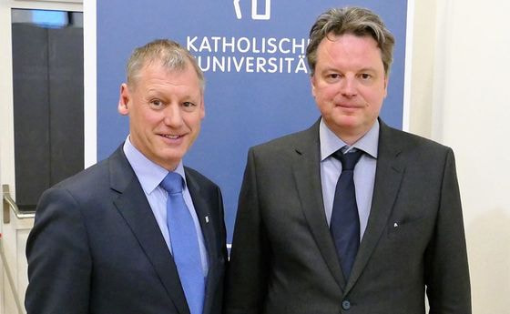  Rektor Univ.-Prof. Dr. Franz Gruber (l.) und Univ.-Prof. Dr. Stephan Grotz. 