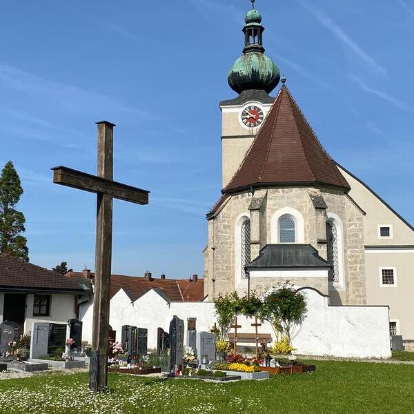 Friedhof / Pfarre Niederneukirchen Friedhof