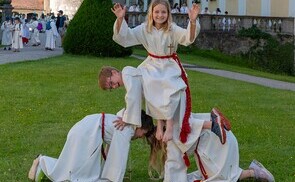 Rund 1000 Ministrant:innen im Stift St. Florian