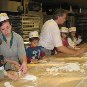 Kindergarten besucht Bäckerei