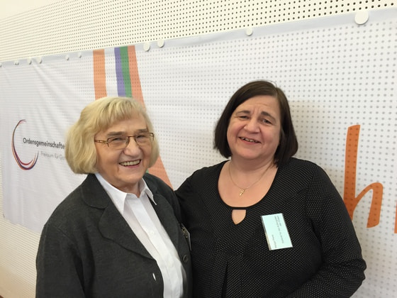 Helga Penz (r.) von der österreichischen und Sr. Ulrike Dimler von der deutschen ARGE der OrdensarchivarInnen 