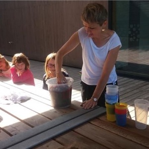 Kleine Forscher*innen in der Bibliothek Pregarten